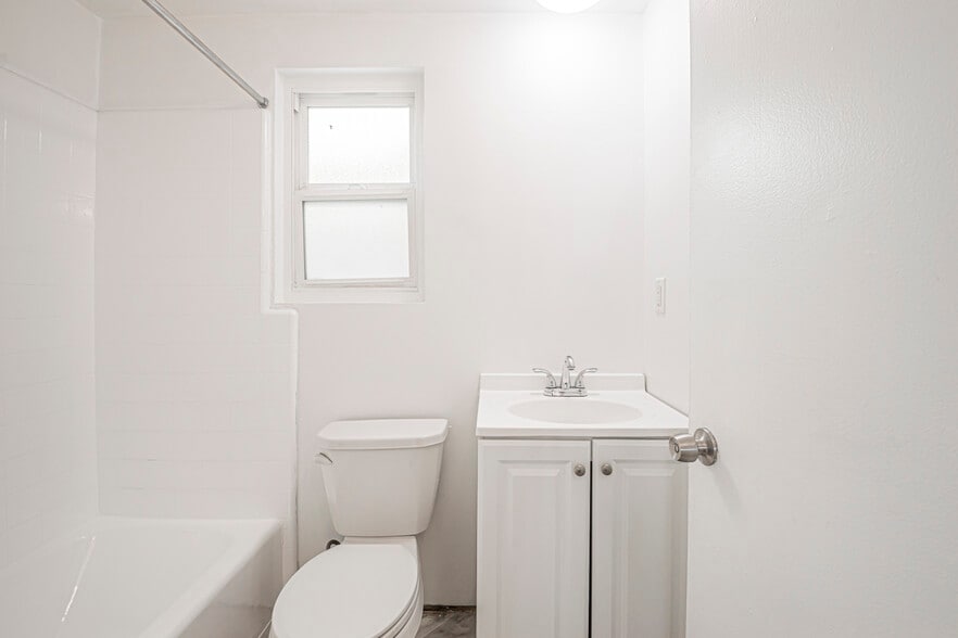 Building Photo - 5837.5A 88th St