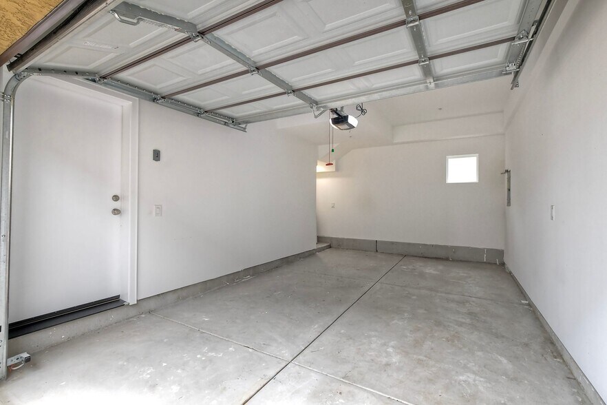 Building Photo - 188 Gosnell Way