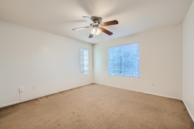 Building Photo - 1908 Mountain Hills Ct