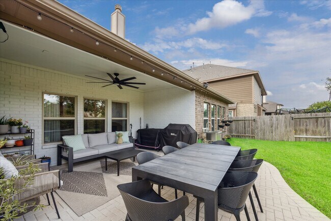 Building Photo - 3323 Emerald Valley Dr