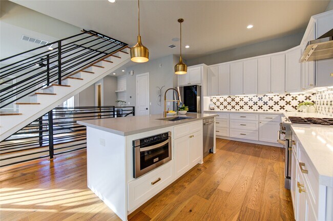 Building Photo - 820 Wakefield Dr