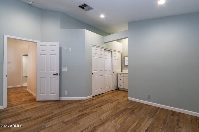 Building Photo - 3226 E Wahalla Ln