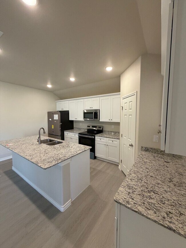 Building Photo - HALF OFF the 1st month with 15 month lease!!!– Move-In Ready with Appliances Included