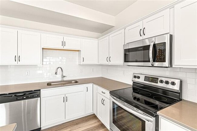 Building Photo - New Two Story Townhome!