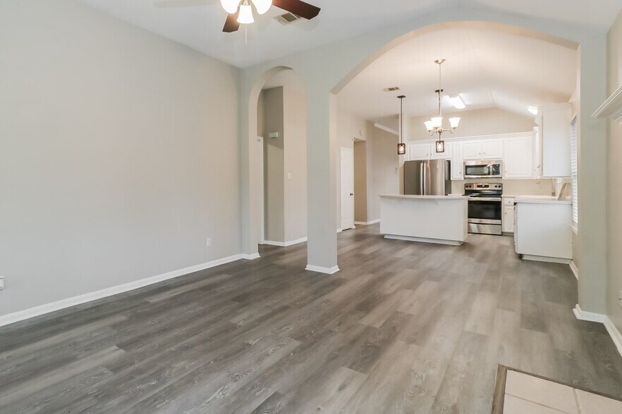 Building Photo - 200 Woodstone Dr