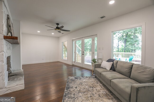 Building Photo - 212 Southland Dr