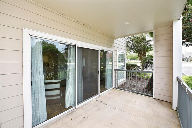 Building Photo - 12800 Melville Dr