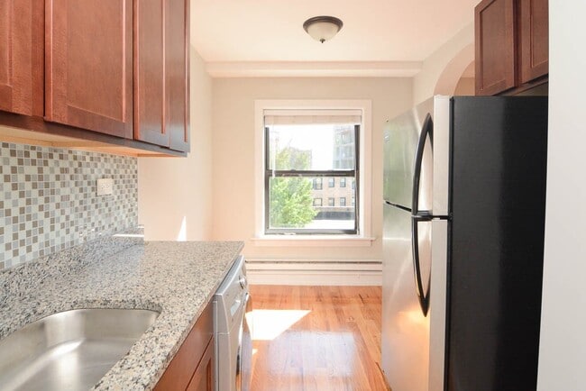 Building Photo - 555 W Arlington