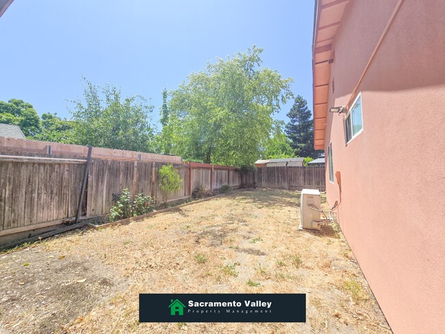 Building Photo - 8282 Meadowhaven Dr