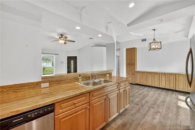 Building Photo - 3171 SW Crumpacker St