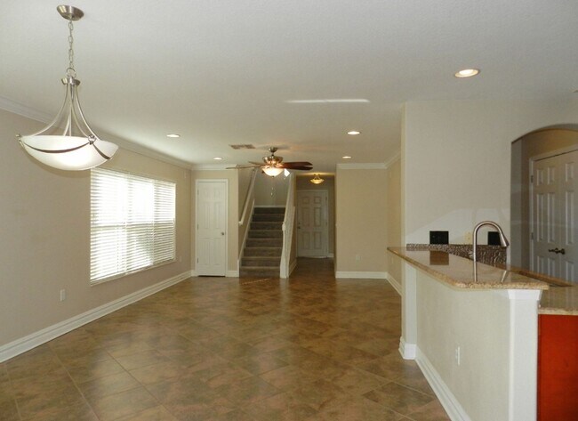 Building Photo - Quality Townhome In Convenient Location!