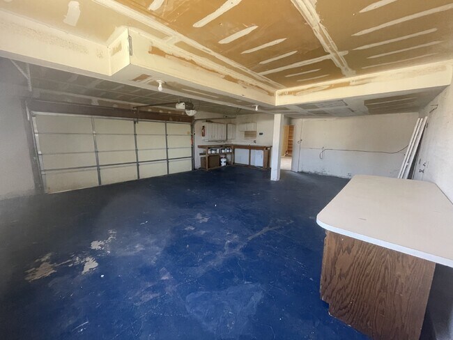 Building Photo - Spacious 6-Bed Oasis with Finished Basement & Cozy Fireplace.