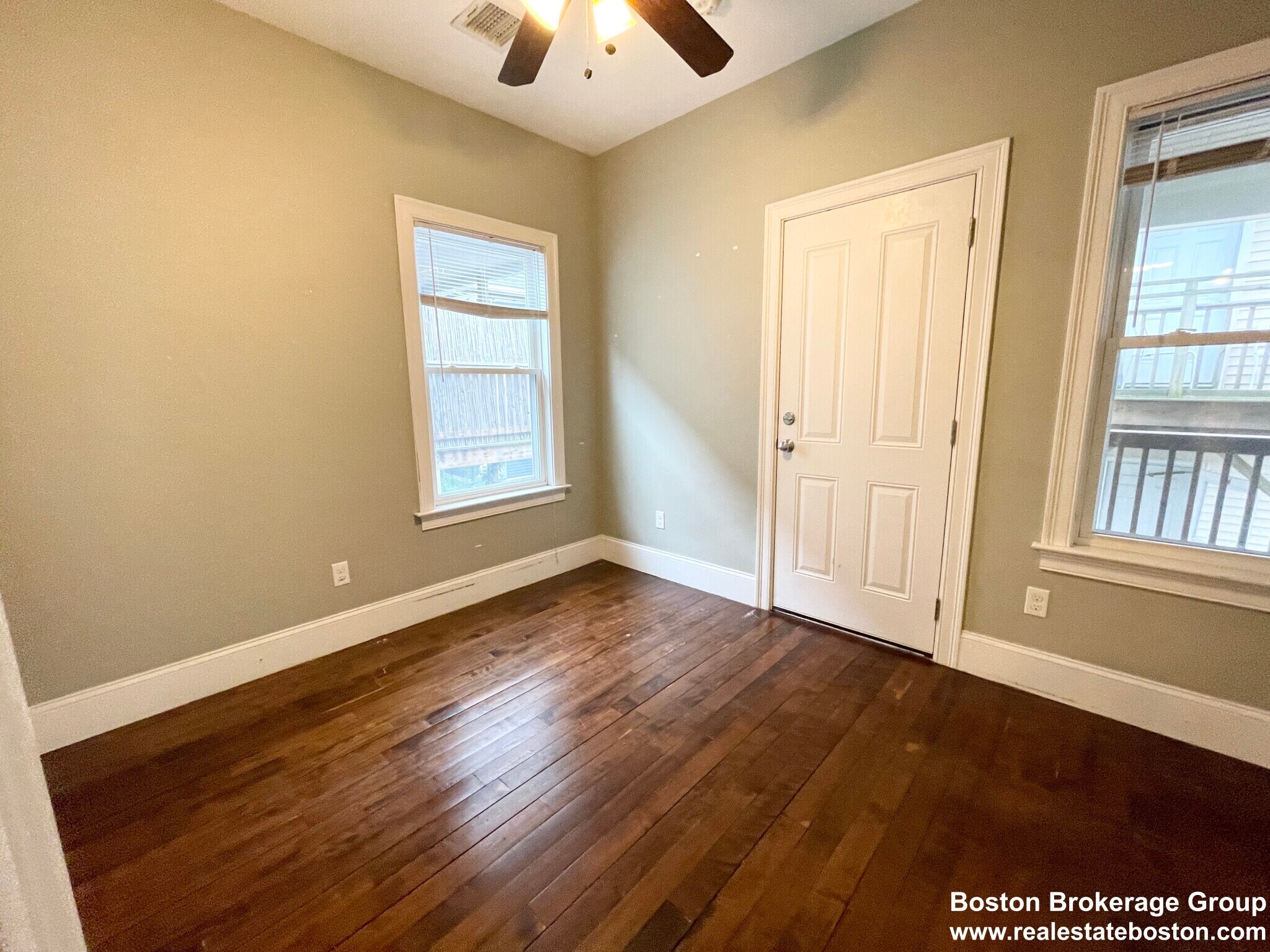 Building Photo - 178 Hillside St