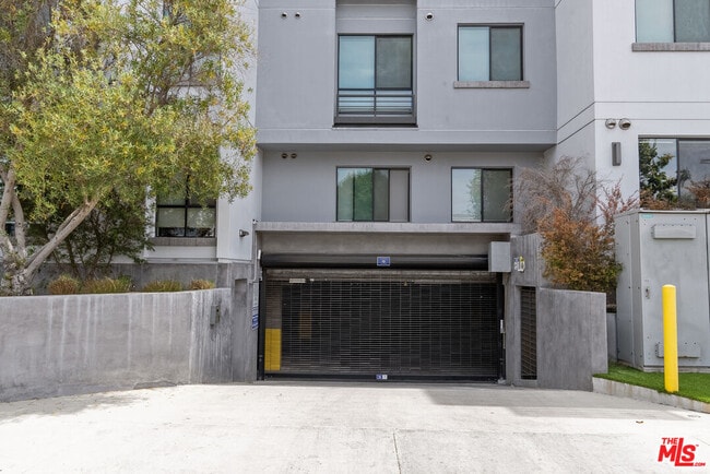 Building Photo - 5955 Saturn St