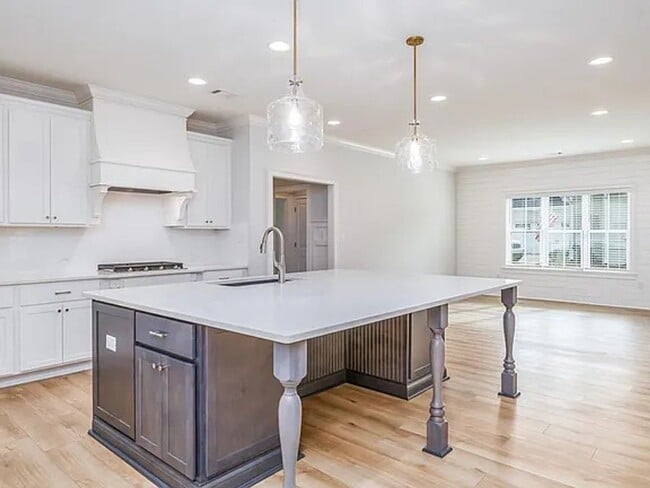 Building Photo - Beautiful 4 Bed, 2 Bath Home In Hidden Lakes!