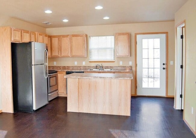 Building Photo - 213 S Rolling Woods Way