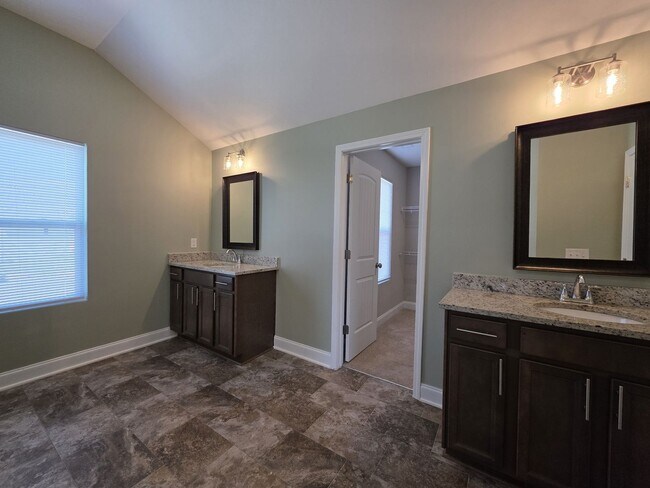 Building Photo - Gorgeous 4 bedroom rental!