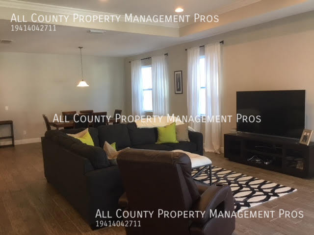 Building Photo - 866 Molly Cir