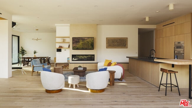 Building Photo - 3755 Camino de la Cumbre