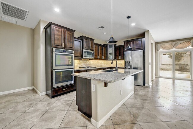 Building Photo - 3631 E Sophie Ln