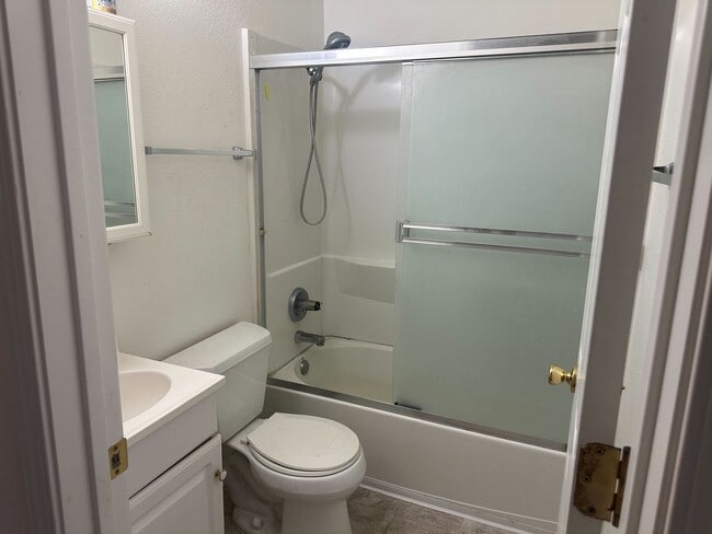 Building Photo - Charming 3-Bedroom Home with Boat/RV Acces...