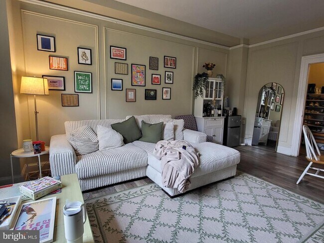 Building Photo - 2031 Locust St