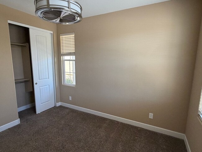 Building Photo - Gated Astoria Home