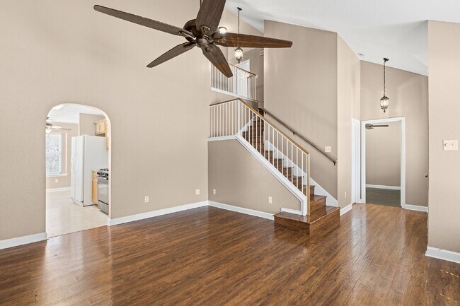 Building Photo - Beautiful Corner Lot, 4 Bedroom Home in Pl...