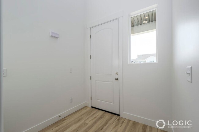 Building Photo - Brand New Beautiful Townhome in Riverton!