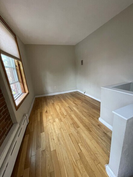 Building Photo - 437 Hanover St