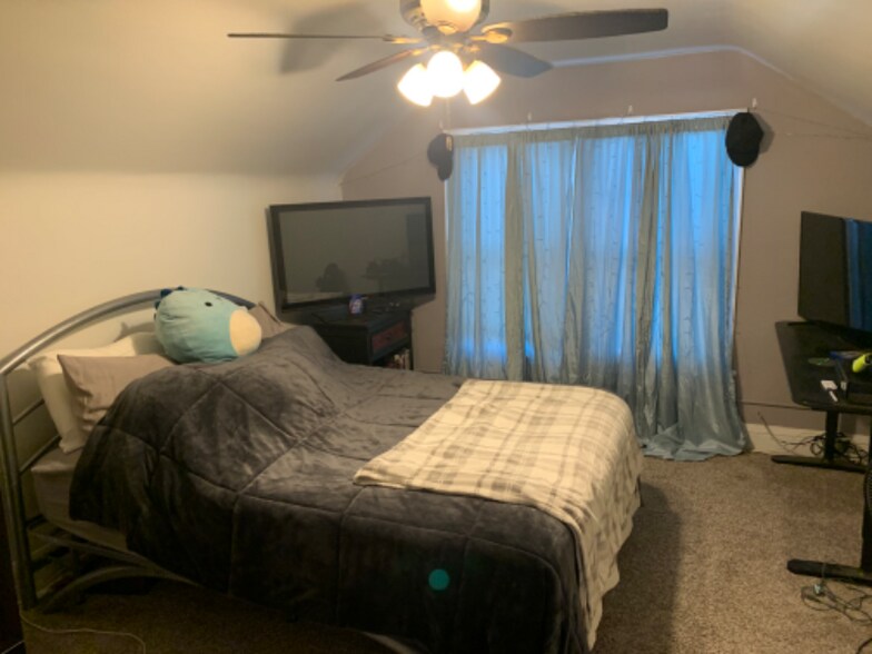 Building Photo - 4719 Chicago Ave