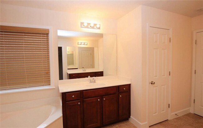 Building Photo - 2588 Cannon Farm Ln