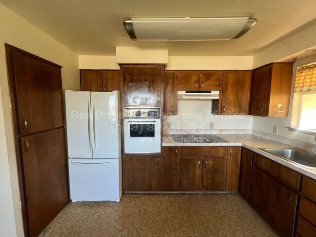 Building Photo - 5210 W Henry St