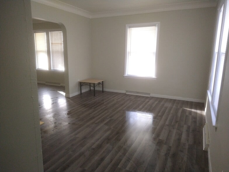 Living Area - 1759 Barrows St