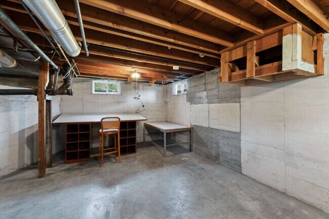 Building Photo - "Charming Spokane Retreat: Cozy 2-Bedroom ...