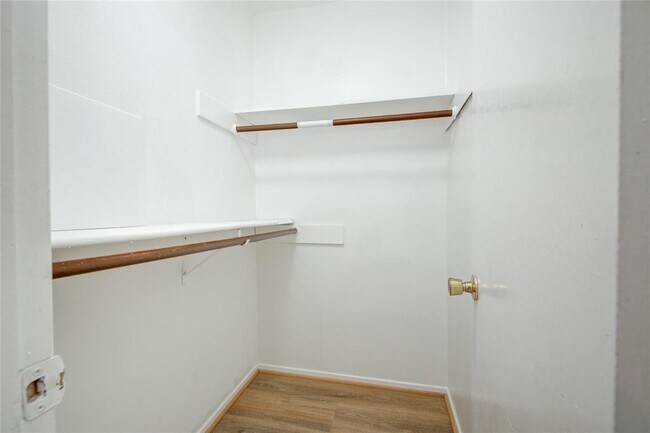 Building Photo - 23415 Verngate Dr