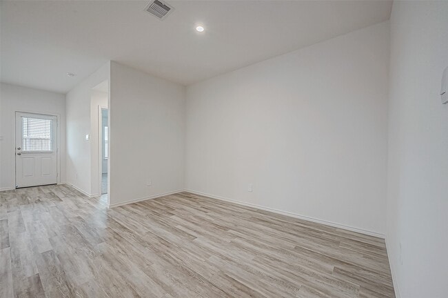 Building Photo - 5034 Balcolm Dr