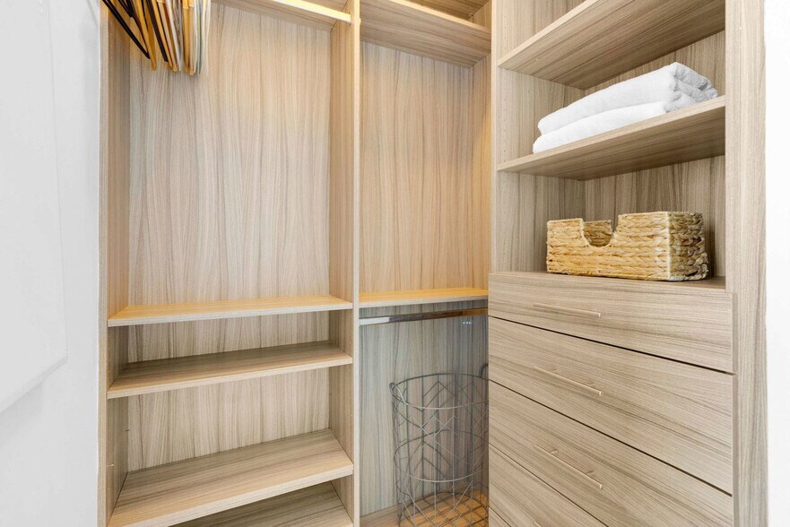 Building Photo - 4111 S Ocean Dr