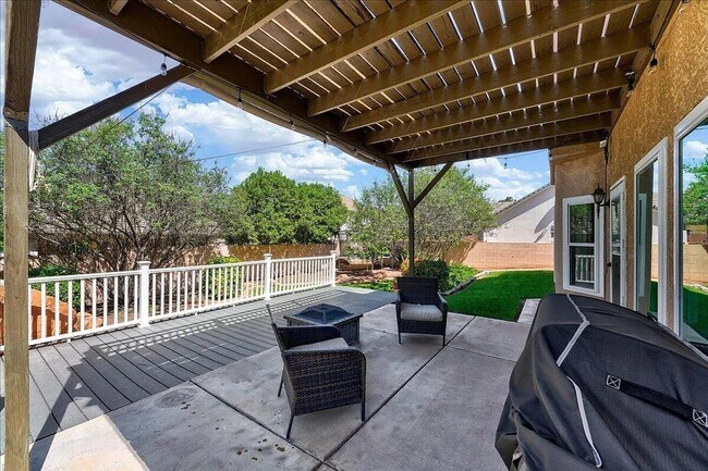 Building Photo - Expansive 5 Bedroom Home in St. George!