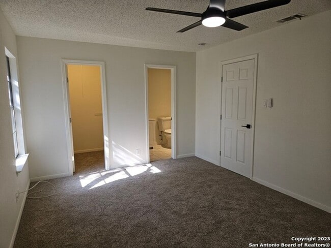 Building Photo - 4 Bedroom one story in Silver Creek