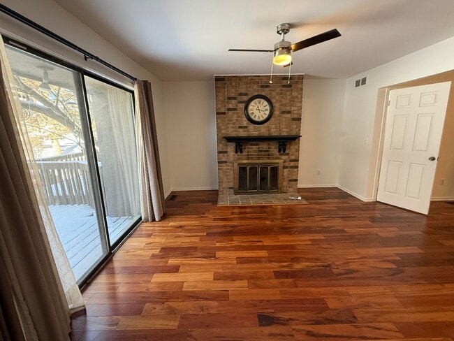 Building Photo - 1082 Greenhills Dr