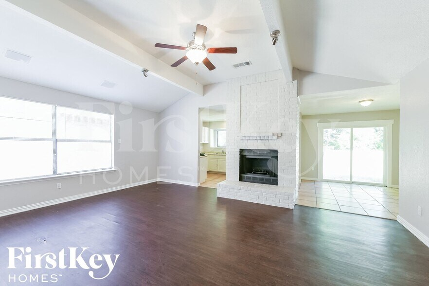 Building Photo - 529 Valley Spring Dr