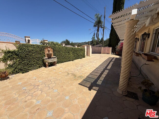 Building Photo - 4613 Reforma Rd