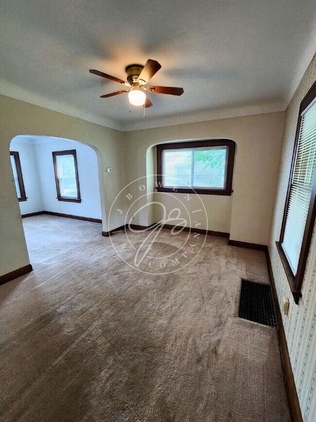 Building Photo - 3 Bed / 2 Bath Home in West Toledo – Bonus...