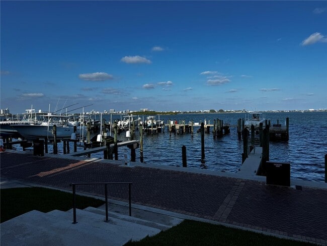 Building Photo - 2000 Towerside Terrace