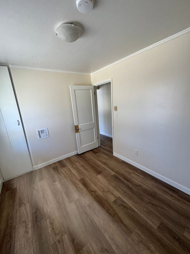 Building Photo - Charming Updated 2 Bedroom Home with Huge Backyard, A/C & Owner-Paid Landscaping