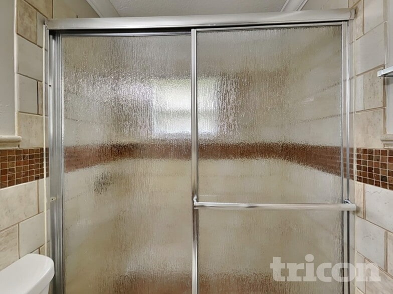 Building Photo - 563 Robin Hill Cir