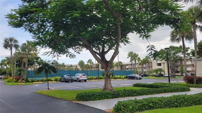 Building Photo - 2410 Deer Creek Country Club Blvd