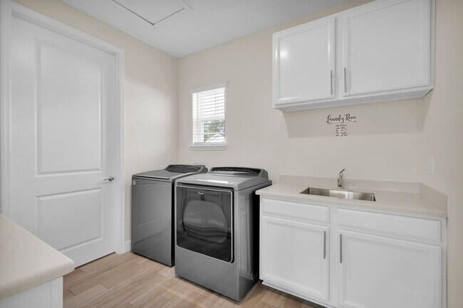 Building Photo - 2839 Montilla Dr