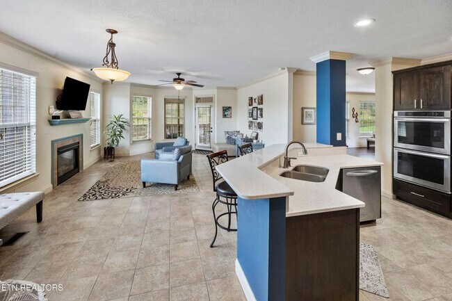 Building Photo - Luxury 5 Bedroom West Knox Home